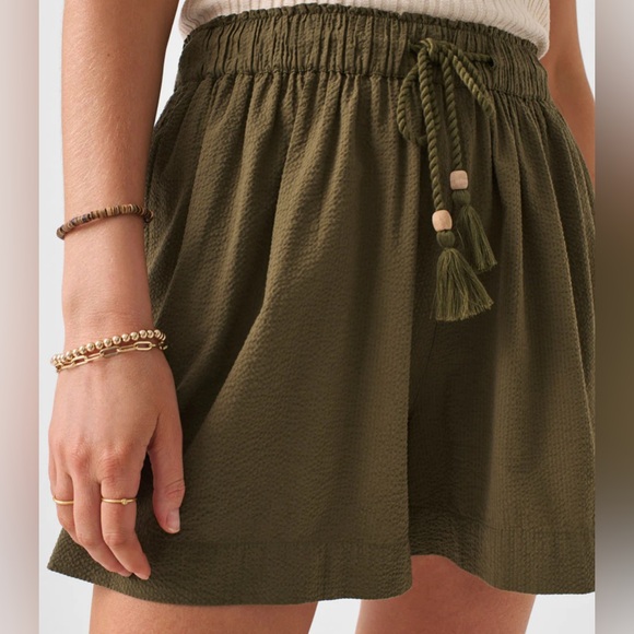 Faherty Pants - Faherty NWOT Olive Drawstring Tassel Shorts